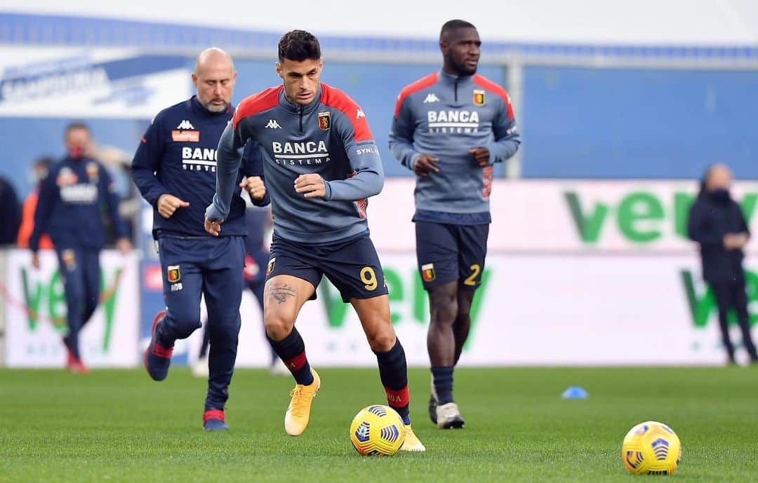 ジェノアCFCさんのインスタグラム写真 - (ジェノアCFCInstagram)「🔥 Warm up! 👊 Dai, Grifoni!  🔴🔵 #SampdoriaGenoa」11月27日 0時42分 - genoacfc