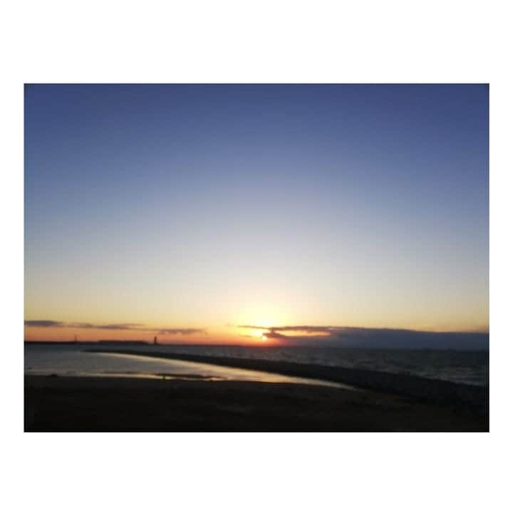 近藤笑菜さんのインスタグラム写真 - (近藤笑菜Instagram)「今日も一日がんばりました🍁 海の空きれい。」11月27日 0時43分 - emina_kondo