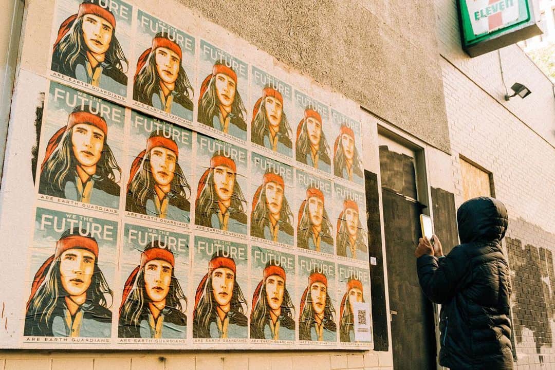 Shepard Faireyのインスタグラム：「It’s very cool that the art I created of Indigenous movement leader @xiuhtezcatl is part of @amplifierart’s augmented reality app! Through this app, you can point your phone to any of Amplifier’s AR activated artwork and watch Xiuhtezcatl come to life as he talks about the work ahead of the youth in their fight for climate action and climate justice. If you’ve got some time off during this Thanksgiving holiday, please take some time to educate yourself about Indigenous history and how we can better serve Indigenous land through climate action.⁠⠀ ⁠⠀ Special thanks to Amplifier and @bemo_studio for featuring my art and creating this app for this powerful project. Download the #AmplifierAR app through the link in my bio!⁠⠀ -Shepard⁠⠀ ⁠⠀ Photos: @josue_foto & Michael Hurst」