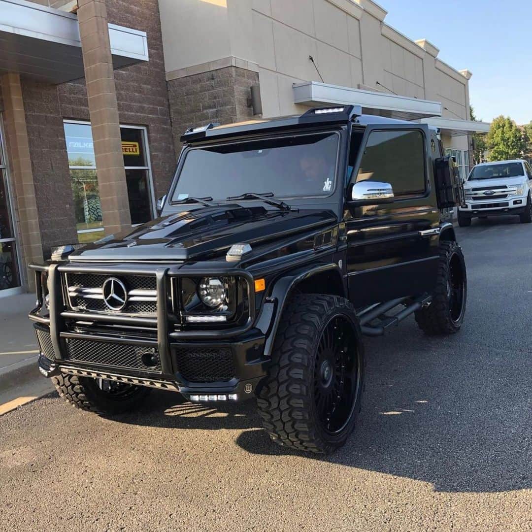 CarsWithoutLimitsさんのインスタグラム写真 - (CarsWithoutLimitsInstagram)「G Wagon 4x4 decided to get beefed up from @sinamotorsusa 🎮  #carswithoutlimits #mercedesbenz」11月27日 11時36分 - carswithoutlimits