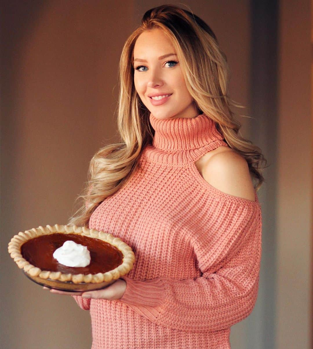 ティファニー・トートさんのインスタグラム写真 - (ティファニー・トートInstagram)「Happy Thanksgiving! 🍁 Just finished a whole #veganthanksgiving feast 🍽」11月27日 10時16分 - tiffanytothxoxo