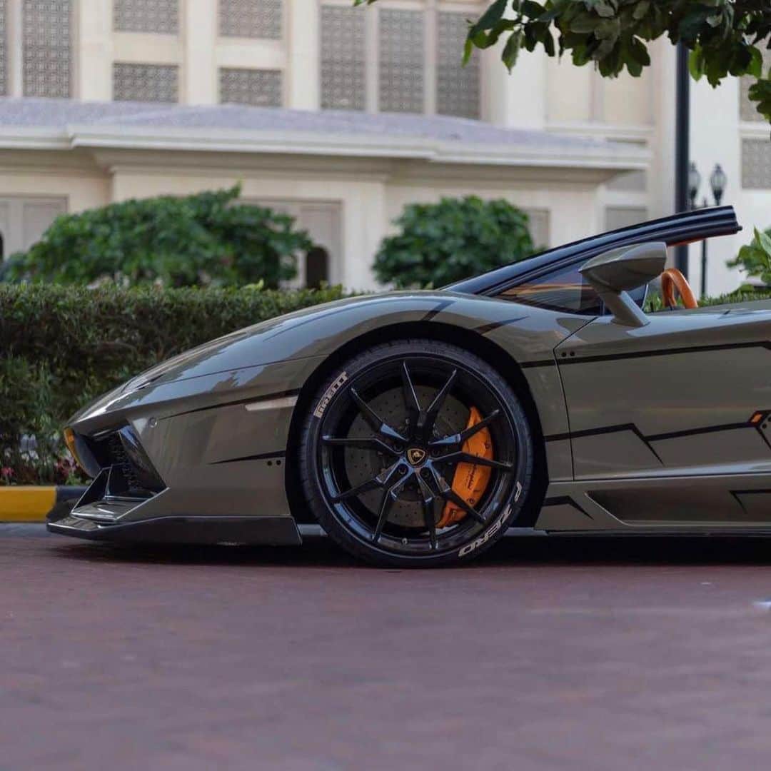 CarsWithoutLimitsさんのインスタグラム写真 - (CarsWithoutLimitsInstagram)「Custom Lamborghini Aventador 🪐 Owner @salmanqtr  Photo @ffazlan_   #carswithoutlimits #lamborghini」11月27日 10時20分 - carswithoutlimits