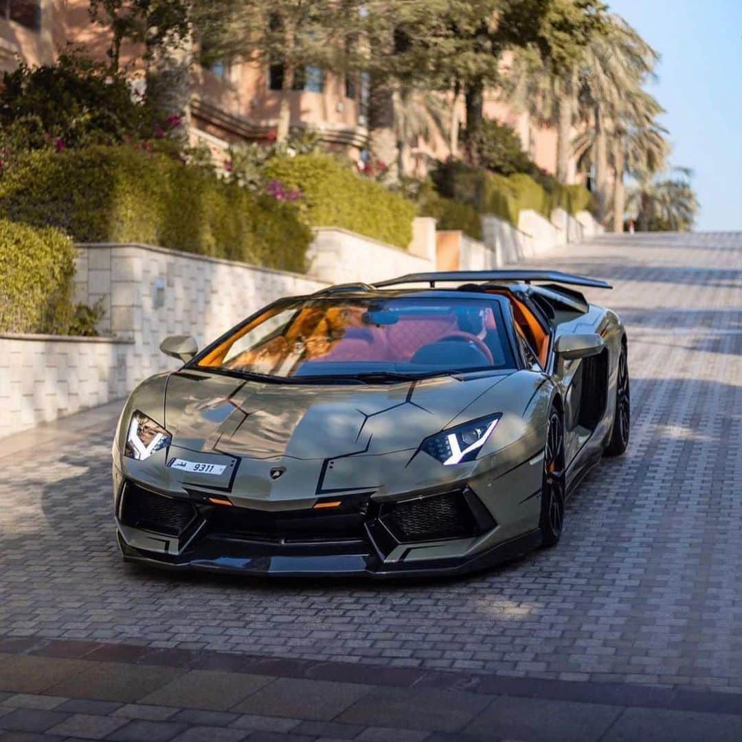 CarsWithoutLimitsさんのインスタグラム写真 - (CarsWithoutLimitsInstagram)「Custom Lamborghini Aventador 🪐 Owner @salmanqtr  Photo @ffazlan_   #carswithoutlimits #lamborghini」11月27日 10時20分 - carswithoutlimits