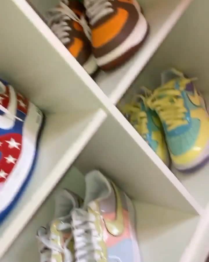 ファンクマスター・フレックスのインスタグラム：「Just checking out the Playroom! Every Thursday FunkFlex live on IG! Who else likes Air Force joints?  Powered by: @dodgeofficial」
