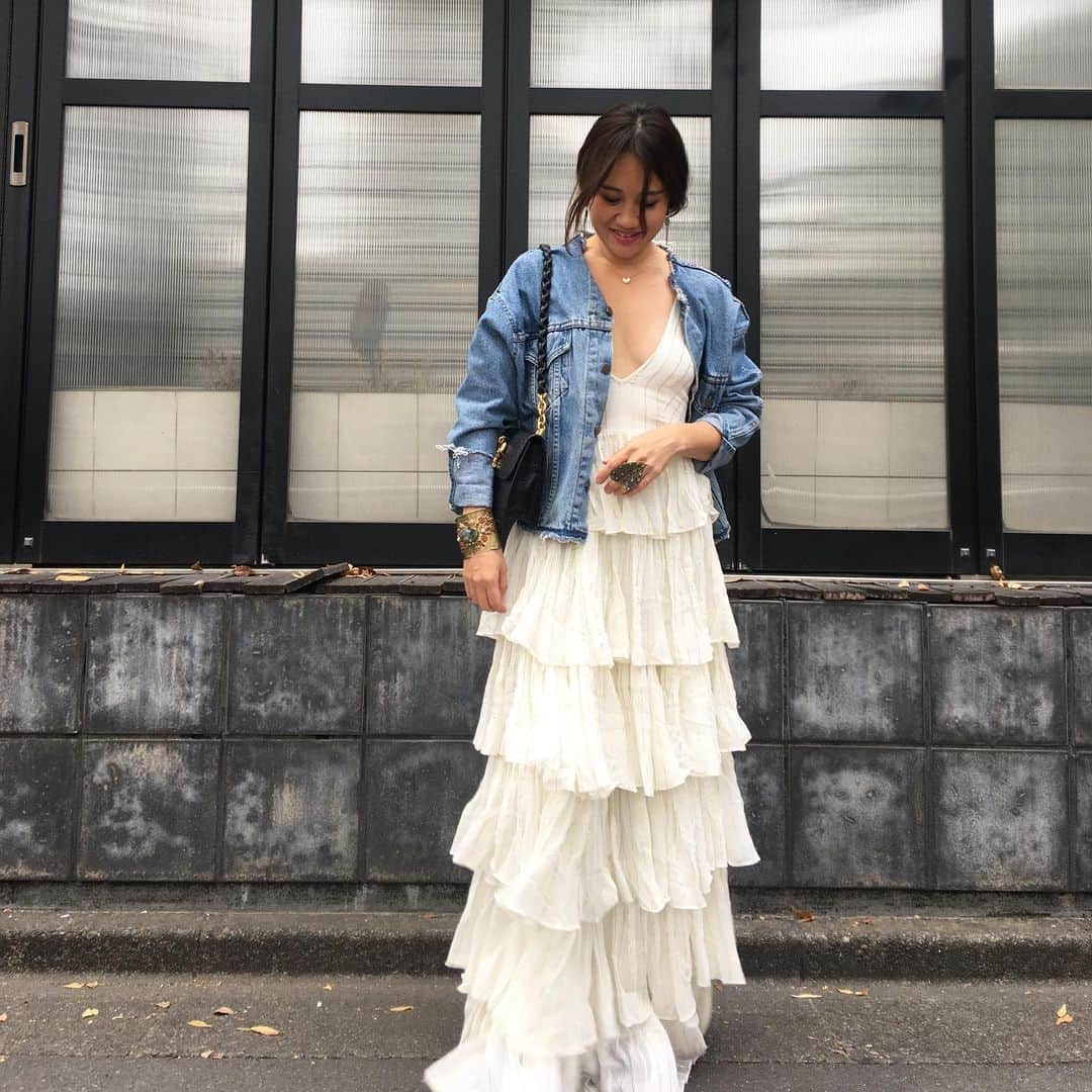 増山敬子のインスタグラム：「きましたよ。皆さん #blackfriday が！ 海外の大セール。 私はセールまで待機派😆 遊び心あるお洋服を探すのが楽しいし、 海外から届いて開けて着るのも毎回楽しみなの！ 久しぶりにblogを書きました❤️ ストーリーにリンクをしました❤️ よかったらみてみてね！ #longdress  以外は #fvecフリマ　リユースアイテムでこれから 出品されます🥰🥰お楽しみに🍟 #リボルブクロージング」