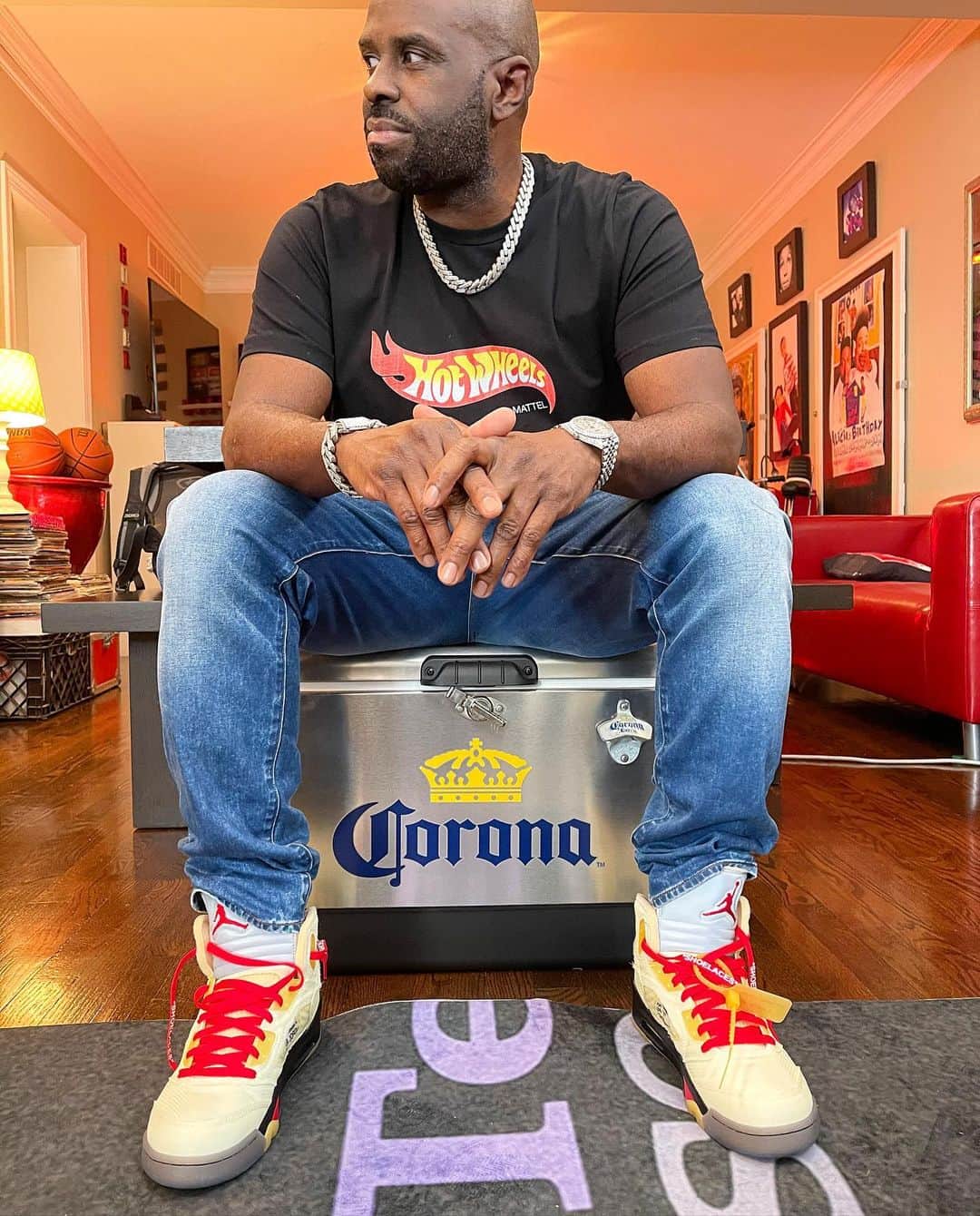 ファンクマスター・フレックスのインスタグラム：「FUNKFLEX ON THE SET EVERY THURSDAY IG LIVE! @ Someone who needs to party with us this Thursday!  Powered by: @dodgeofficial」