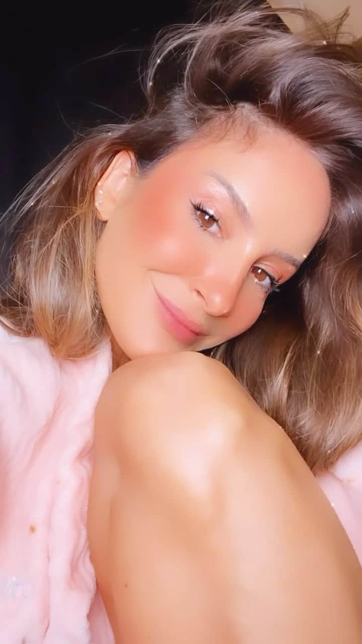 Claudia Leitteのインスタグラム：「Tô me sentindo, cheia do filtro novo. Disponível nos meus stories! 🤩」