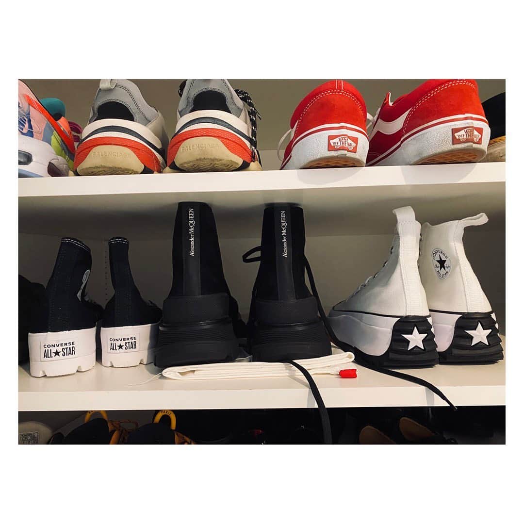 柏木作夢さんのインスタグラム写真 - (柏木作夢Instagram)「Part of my wardrobe. 基本的に厚底が好きみたい。 👟👟👟👟👟 #kicks #closet #shoes #favorite #vans #converse #nike #balenciaga #alexandermcqueen #sneakers #fashion #stylist #japanese #tokyo #スニーカー #スニーカー男子」11月27日 10時48分 - samukashiwagi