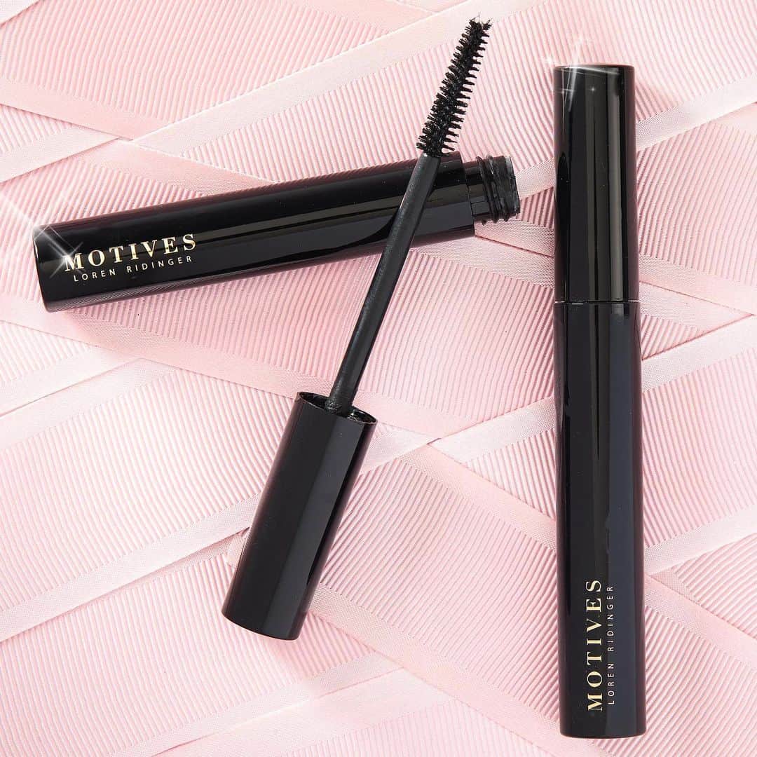 Motives Cosmeticsさんのインスタグラム写真 - (Motives CosmeticsInstagram)「🎊CYBER BEAUTY BLOWOUT IS LIVE on our site! 🎊 You can get a bundle of two of our Lash Frenzy Fiber Lash Mascara on sale! Visit  motivescosmetics.com to see the full line up! Happy shopping 💋 #linkinbio   #blackfriday #cybermonday」11月27日 10時49分 - motivescosmetics