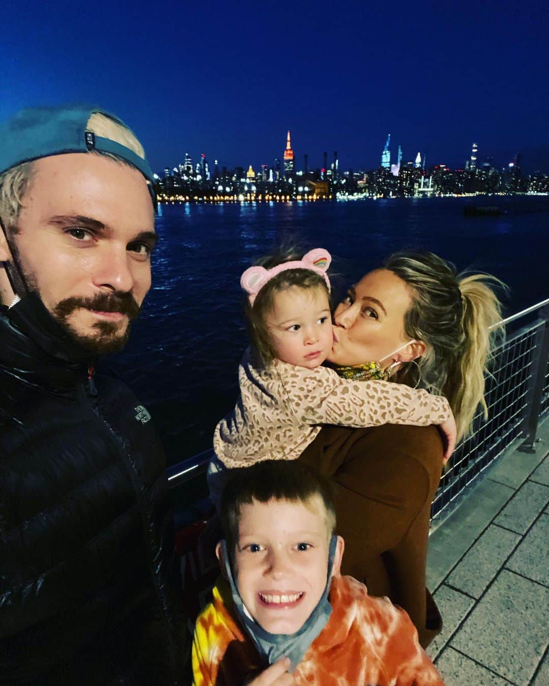 のインスタグラム：「Happy Thanksgiving! 1 or 2 celebrations away from getting out of 2020 🏃🏼‍♀️🏃🏼‍♀️🏃🏼‍♀️」