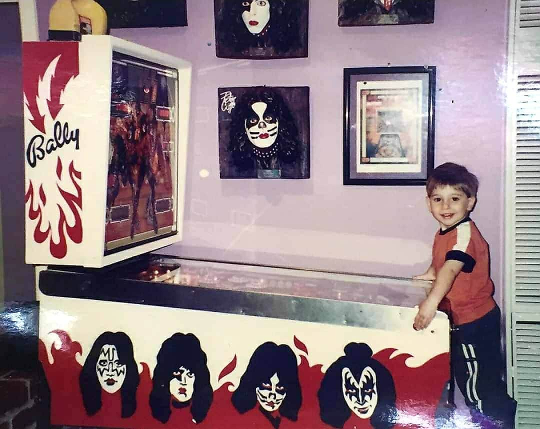 KISSさんのインスタグラム写真 - (KISSInstagram)「#KISSARMYROCKS! 17 years of #KISS pinball fun at Frank Aquilina's house. Just awesome!」11月27日 10時58分 - kissonline