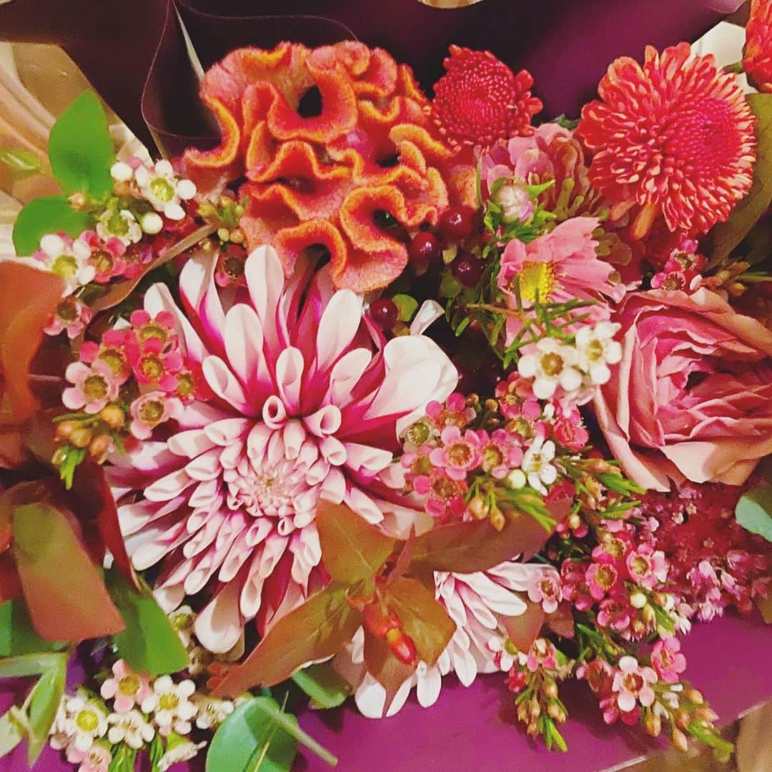 森口瑤子さんのインスタグラム写真 - (森口瑤子Instagram)「. . 今週のお花。 . #花束を君に #本日もがんばりましょう」11月27日 10時58分 - yokomoriguchi_official