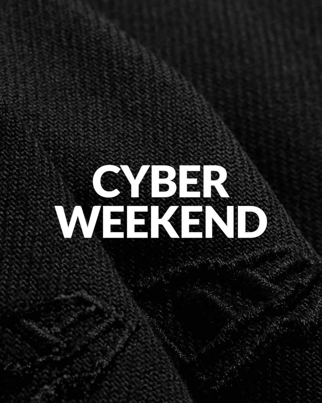 ニューエラ・キャップのインスタグラム：「Our Cyber Weekend sale is here! Get 25% off orders of $50 or more and 30% off orders of $100 or more at neweracap.com . *exclusions apply, sale ends 11/30 11:59PM EST. Discounts apply at checkout.」