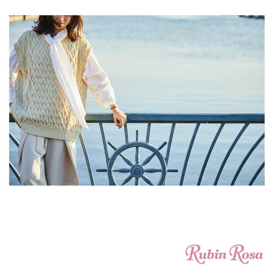 ルビンローザのインスタグラム：「きらめく明日が始まる。  Rubin Rosa 2020AW   @rubinrosa_japan  #rubinrosa #ルビンローザ #watch #bag #バッグ #時計 #ジュエリー #jewelry」