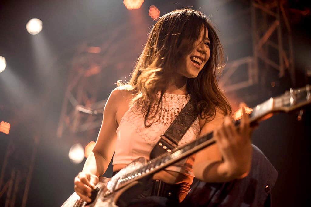 Marinaさんのインスタグラム写真 - (MarinaInstagram)「Happy Birthday Yoshi🎂❤️✨ . . #Aldious #AldiousYoshi #femalemusician #guitarist #femaleguitarist #zemaitis #metal #japan #girl #happybirthday」11月27日 11時23分 - aldiousmarina