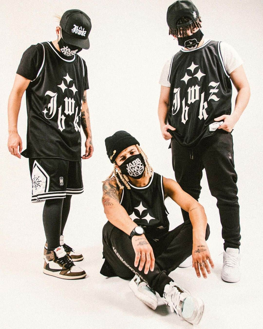 Jabbawockeezさんのインスタグラム写真 - (JabbawockeezInstagram)「🔥 New Drop 🔥  Jabbawockeez Athletics x Old English  Basketball Jersey and Shorts @jabbawockeez  Modeled by @thefuturekingz  Link in bio!」11月27日 11時31分 - jabbawockeez