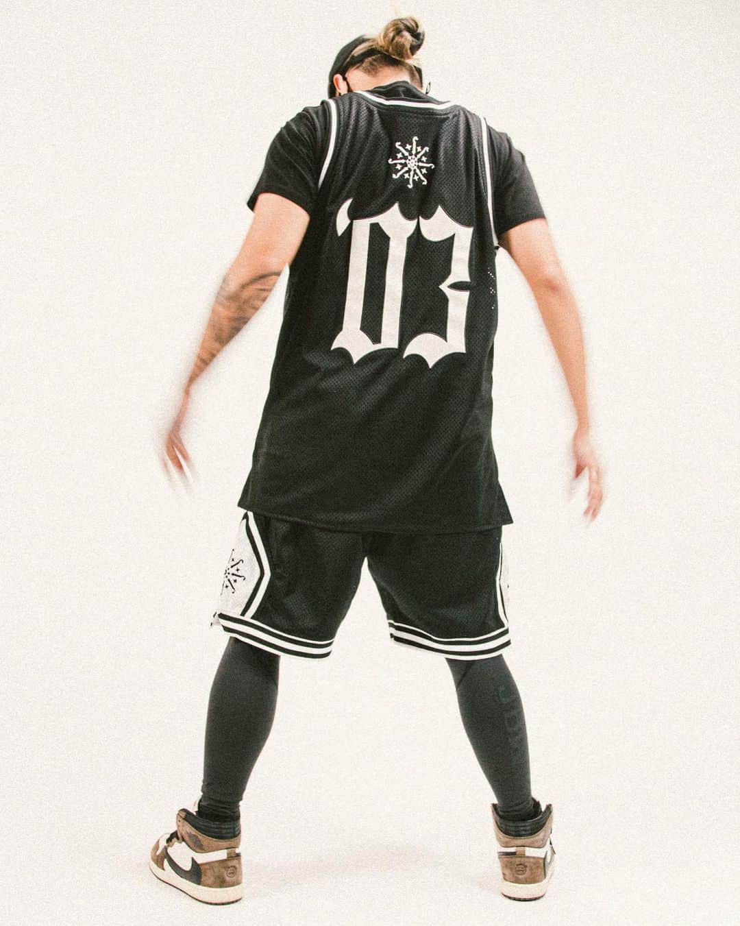 Jabbawockeezさんのインスタグラム写真 - (JabbawockeezInstagram)「🔥 New Drop 🔥  Jabbawockeez Athletics x Old English  Basketball Jersey and Shorts @jabbawockeez  Modeled by @thefuturekingz  Link in bio!」11月27日 11時31分 - jabbawockeez