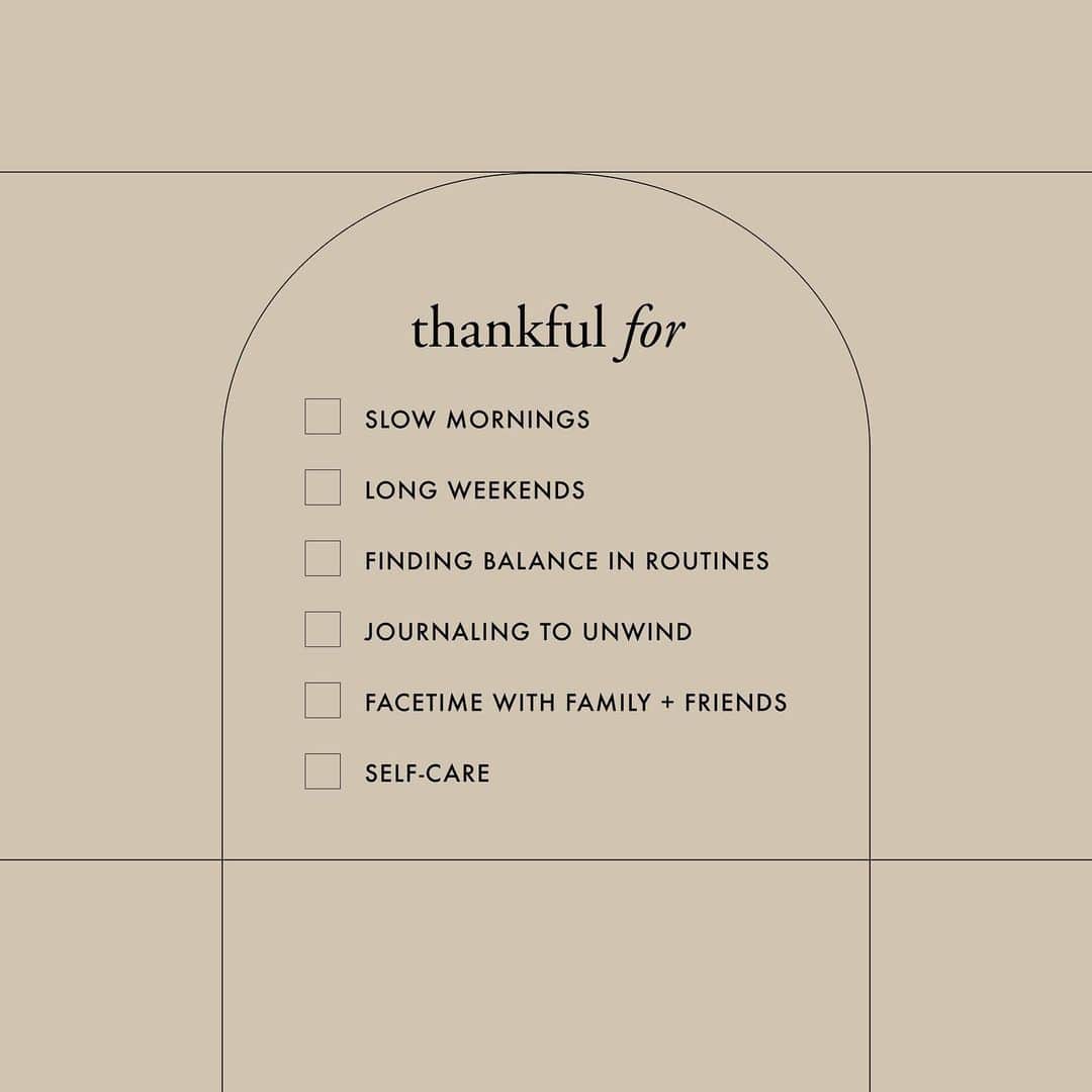 Marianna Hewittのインスタグラム：「I’m so thankful for YOU 🤍 what are you thankful for?」