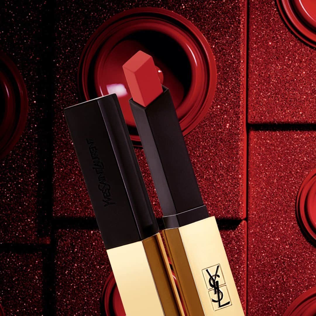 Yves Saint Laurent Beautyさんのインスタグラム写真 - (Yves Saint Laurent BeautyInstagram)「Black Friday is the perfect moment to walk the line, between buying for yourself and everyone else on your holiday list. Today, don't choose, do both! ROUGE PUR COUTURE THE SLIM in N°21 ROUGE PARADOXE #yslbeauty #rougepurcouture #theslim #blackfriday」11月27日 2時59分 - yslbeauty
