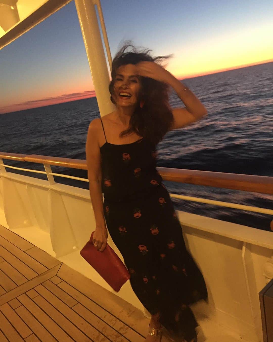 ファチマ・ベルナルデスのインスタグラム：「Navegar é preciso! E é bom. Amo a sensação de liberdade que essa foto me traz. #TBT」
