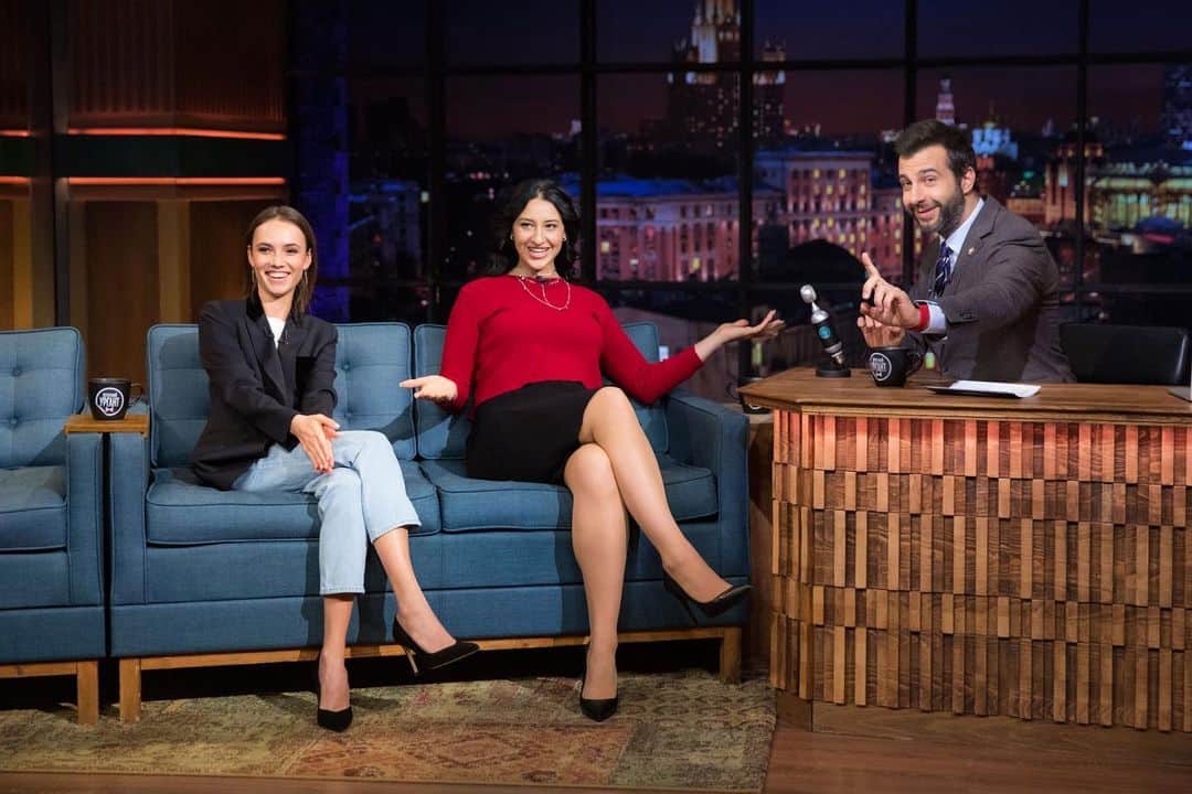 ヤナ・イグリアンさんのインスタグラム写真 - (ヤナ・イグリアンInstagram)「Дорогие друзья сегодня в 23.35 на первом канале в гостях у @vecherniy_urgant !!  Мы вместе с @milostasii расскажем о фильме НА ОСТРИЕ который уже в кино !!!😍😍😍#наострие   Кто пойдёт смотреть фильм ?! И кто хочет БЕСПЛАТНЫЙ БИЛЕТ ставь +」11月27日 3時04分 - egorianiana