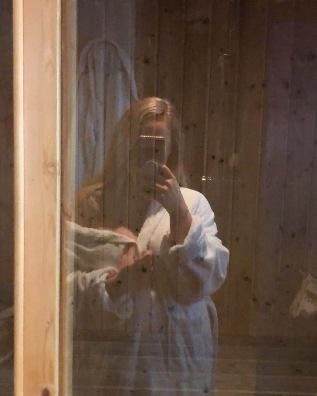 のインスタグラム：「How the staycation really went :)」