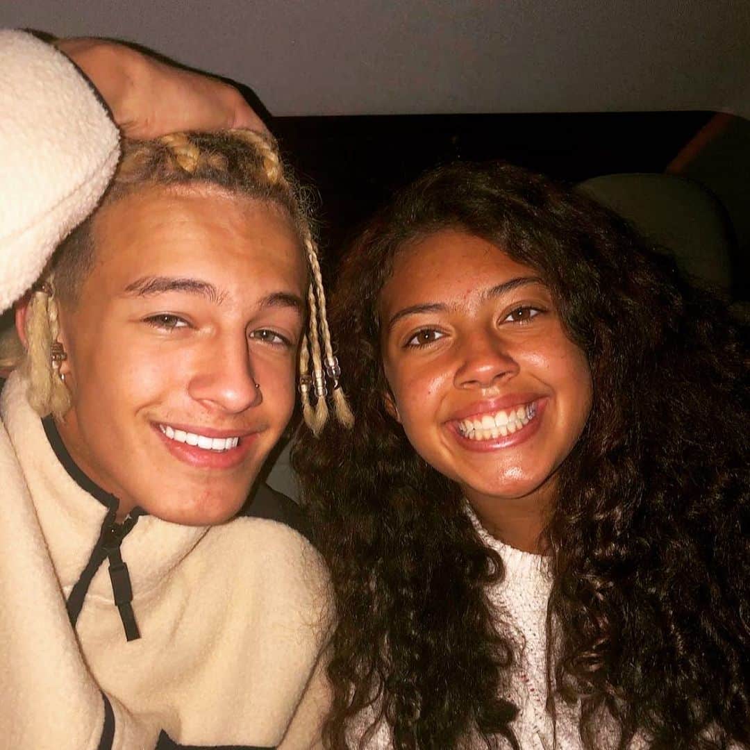 ティム・ハワードのインスタグラム：「🦃THANKFUL FOR MY 2 TURKEYS🦃  #HappyThanksgiving」