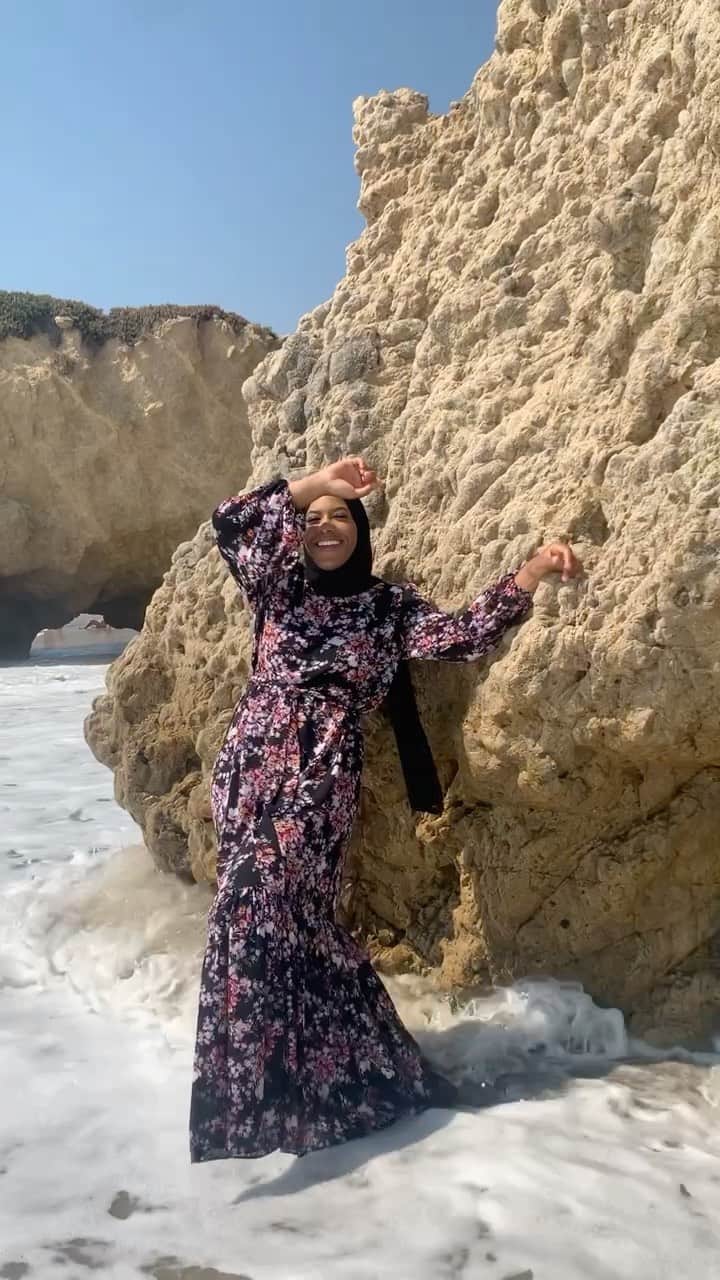 のインスタグラム：「Even if it makes others uncomfortable, I will love who I am ✨  Wearing my favorite dress from @louellashop! Save 30% OFF with code THANKS30 🛒   Let’s make sure we’re putting our dollars where our values are and supporting Black-owned businesses this Friday! 🛍 #buyblack」
