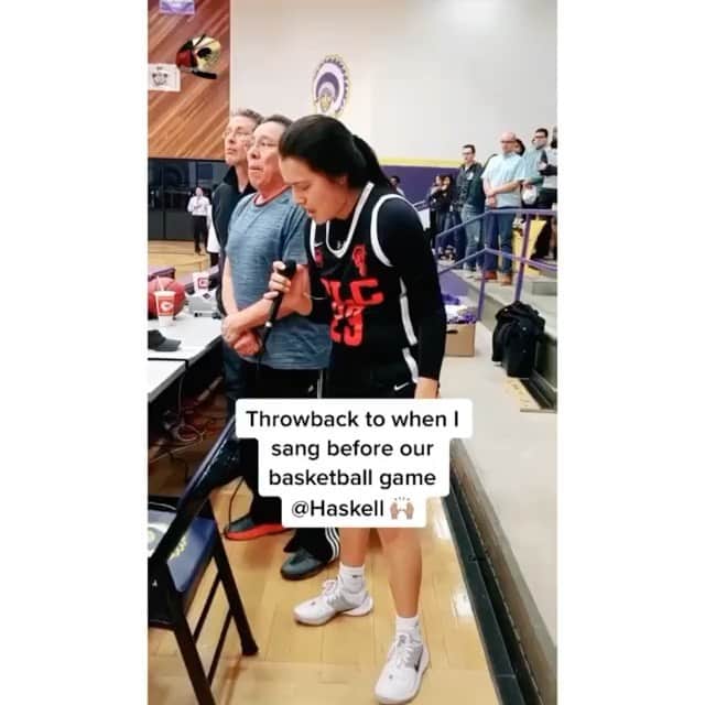 ヤスミン・アル＝マスリーのインスタグラム：「Thank your indigenous friends because you would have had nothing to cook today if they were not the indigenous inhabitants of America .. I love having a day where I get to remember what I am thankful for.. thank you for following my none stop blubbering Instagram family.. I love you and yes !! Follow @indigenoustiktok !! It’s so cool !! #indigenous #americanhistory #happythanksgivng #indigenouspeople」