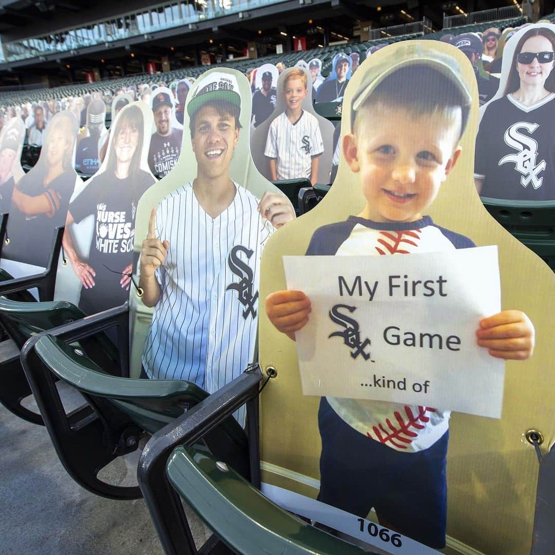 シカゴ・ホワイトソックスのインスタグラム：「We are thankful for you, Sox fans!  From our family to yours - we're wishing you a safe, healthy and happy Thanksgiving.」