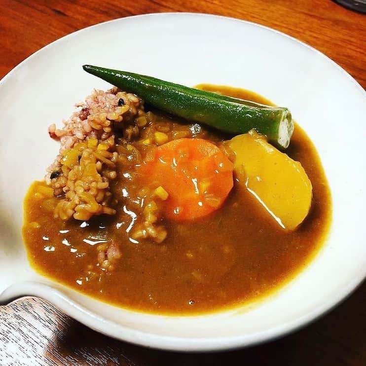 なでしこ健康生活さんのインスタグラム写真 - (なでしこ健康生活Instagram)「Repost from @hisao_natsume   ヴィーガンカレーのルー、めちゃくちゃ美味しい。お家でカレーとかいうやつで、成城石井で売っているそうです。お米はもちろんなでしこ健康生活で炊いた酵素玄米ごはん。  #なでしこ健康生活 #発芽玄米 #酵素玄米 #黒米 #蕎麦米 #小豆 #もち麦 #スロウフード #無添加 #反モンサント #遺伝子組み換えでない #curry #curryrice #カレー部 #家カレー #ヴィーガン #ヴィーガン料理 #カレーライス #カレー」11月27日 3時40分 - nadeshiko_healthy_life