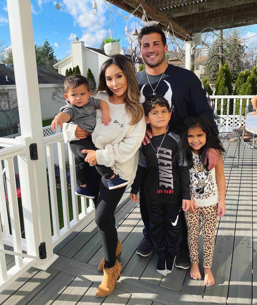 ニコール・ ポリッツィのインスタグラム：「Happy Thanksgiving from my crew to yours! So grateful & blessed everyday for my beautiful family🙏🏽🦃」