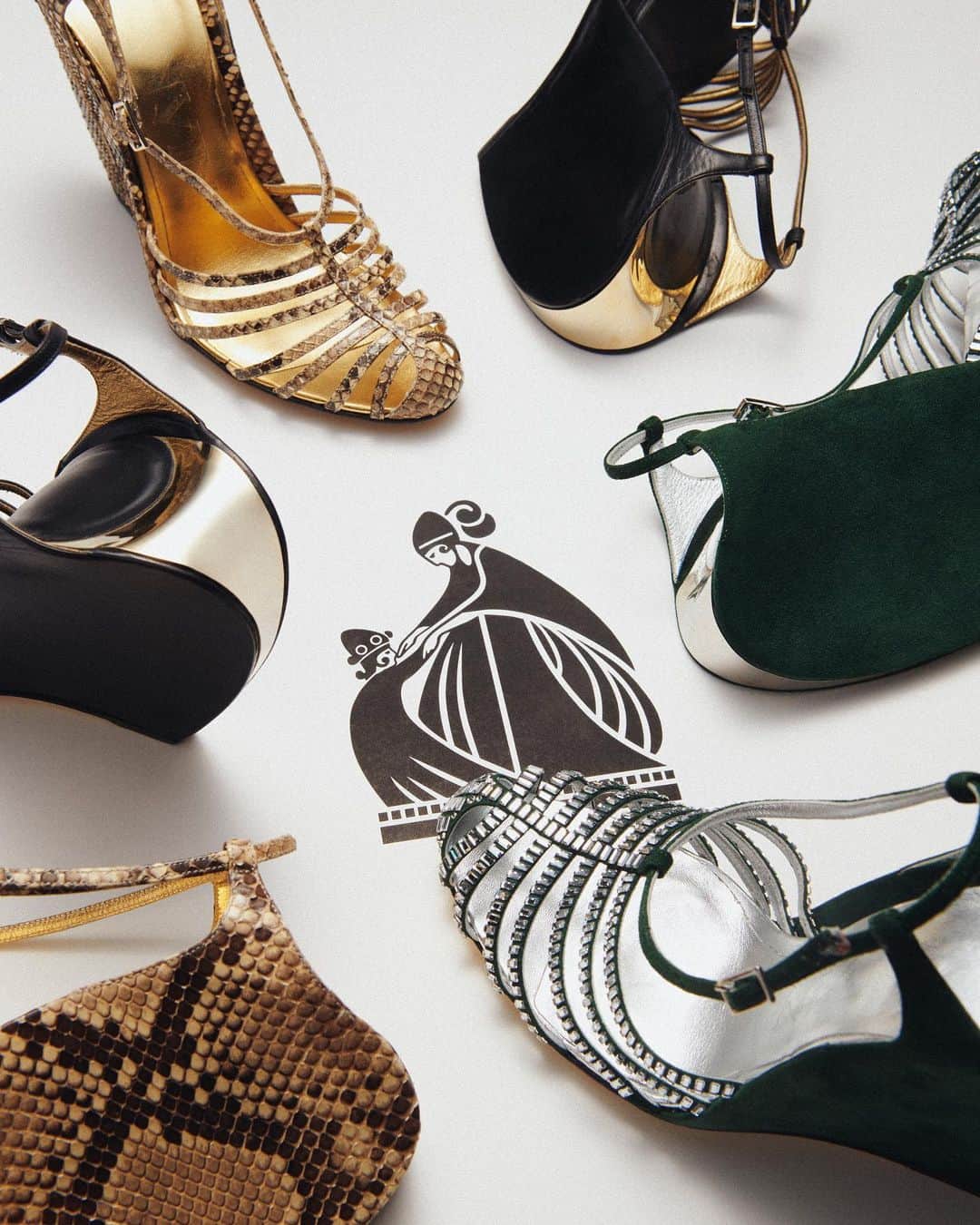 ランバンのインスタグラム：「It is all about shoes ! #LanvinGift」