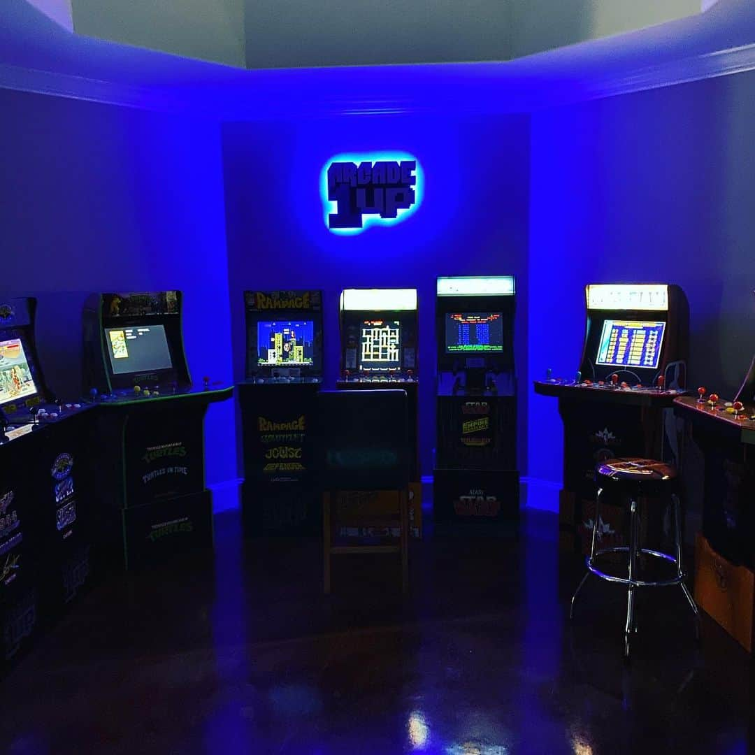 アレン・ジョーンズのインスタグラム：「That @arcade1upofficial life.」