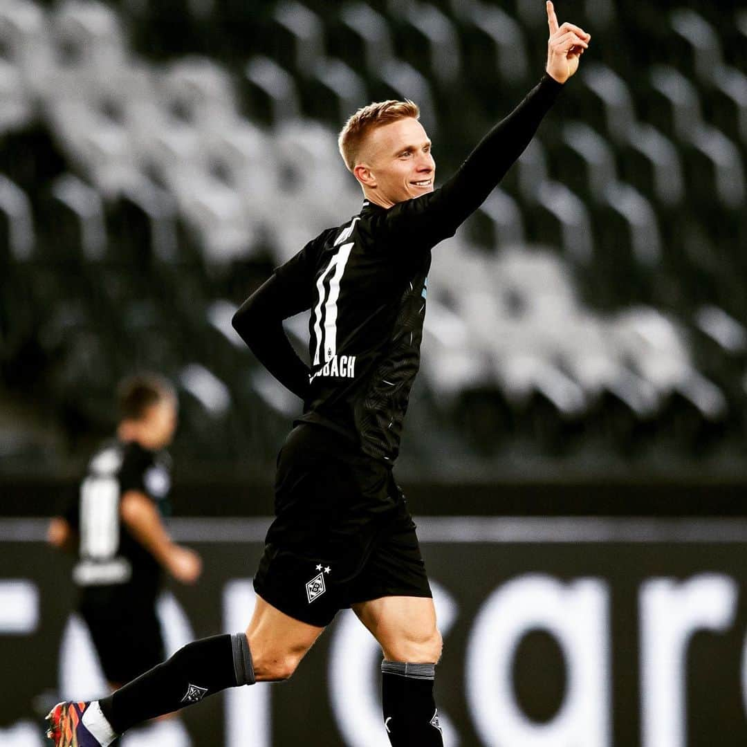 オスカル･ヴェントのインスタグラム：「Big win and a great team performance!! Happy to score my first goal in CL #immerweiter」