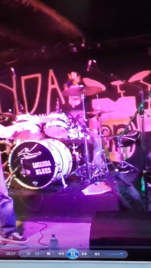 グリフォーニのインスタグラム：「#musicalive #livemusic #livemusicphotography #livemusicphotographer #livemusicrocks #ramones #ramonesforever #punkrockmusic #heyohletsgo #locandablues #roma🇮🇹 #drummerlife #drummersofinstagram #drummers #rockmusic #rockwaybeach #punkboy #italianboys」