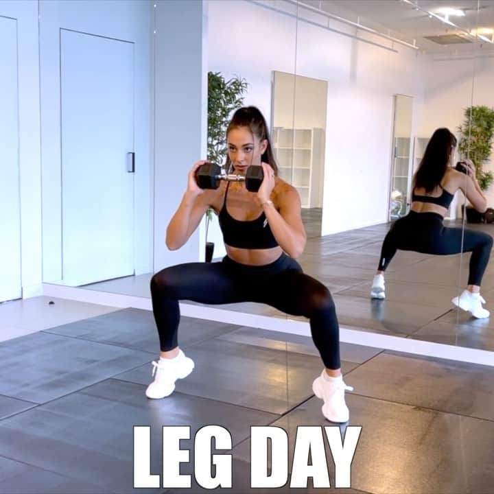 Danielle Robertsonのインスタグラム：「LEG DAY!! 🔥  Favourite session of the week wearing the limited edition @doyoueven #DYEBLACKOUT set. This limited edition range will be live on the @doyoueven website 27th November at 12pm AEDT so set your alarms because once sold out these sets won’t be restocked! Don’t miss out 🔥  WORKOUT  4 SETS  15 x DB Sumo Squat w/ Heel Raise  20 x Alternating Side Lunge w/ Snatch 12 x Forwards and Backwards Lunges (each leg) 12 x Squat Hold Figure 8 15 x RDL to Thruster」
