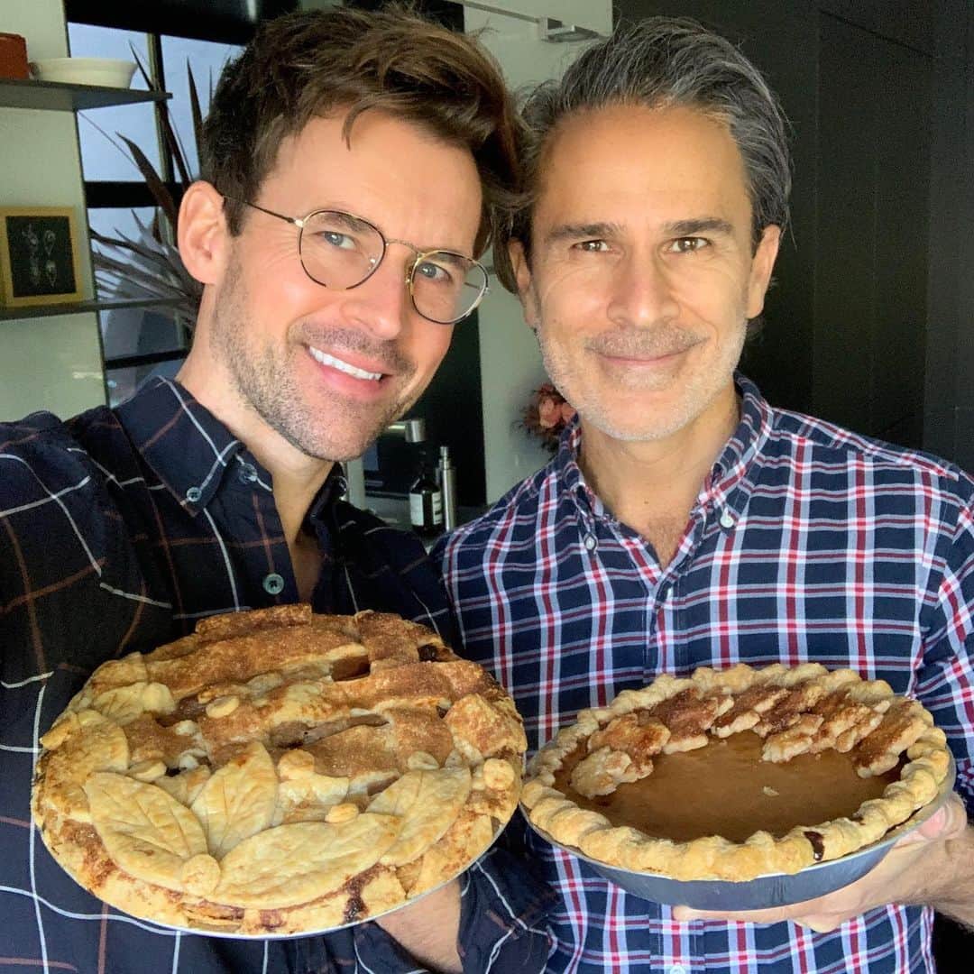 ブラッド・ゴレスキーのインスタグラム：「Even though it’s just the two of us we still have a backup pie! Happy Thanksgiving!  🥧 @cookbookmarket」