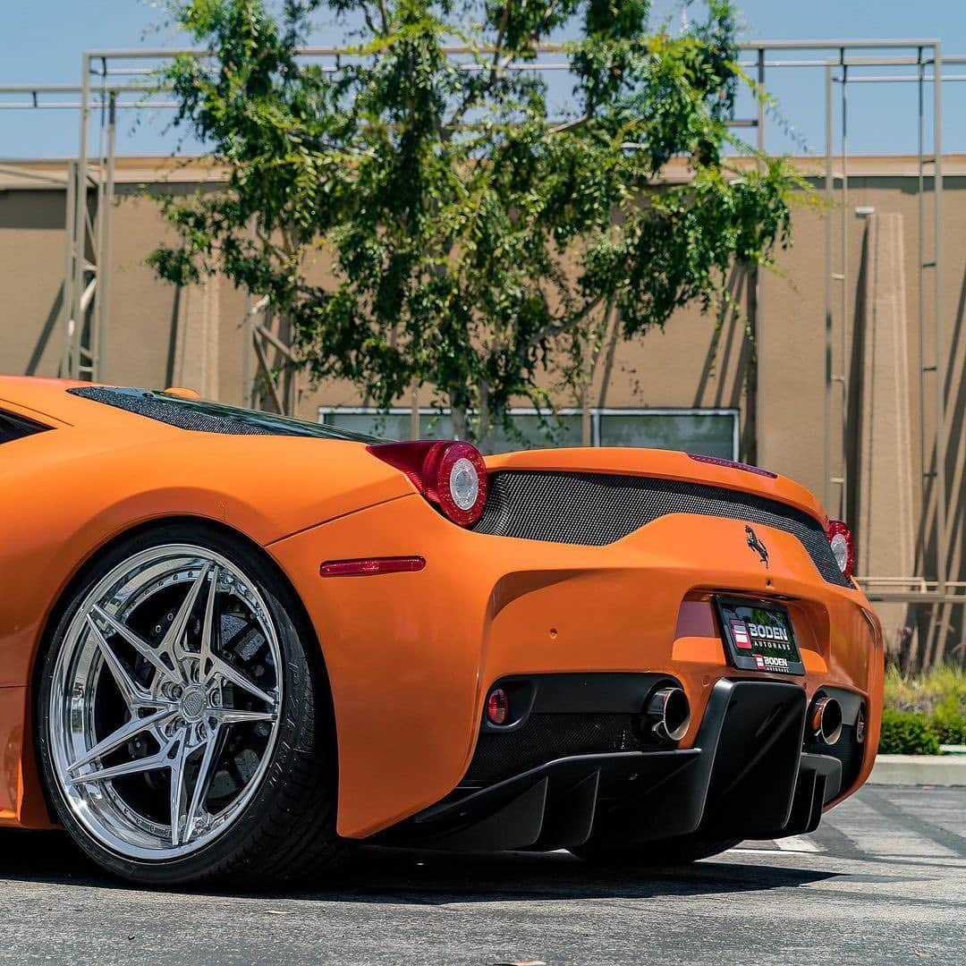 CARLiFESTYLEさんのインスタグラム写真 - (CARLiFESTYLEInstagram)「Ferrari 458 Speciale on @anrkywheels 🦃 #carlifestyle #458speciale」11月27日 5時16分 - carlifestyle