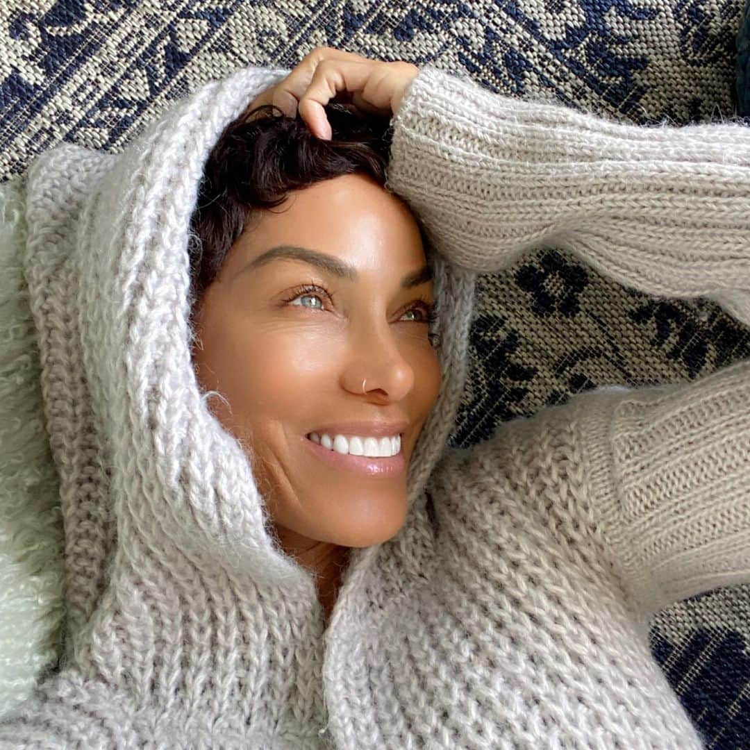 ニコール・ミッチェル・マーフィーのインスタグラム：「So thankful.... Happy Thanksgiving 🍁 #Everydayconfidence #yFOY #thanksgiving #love #family #peace」
