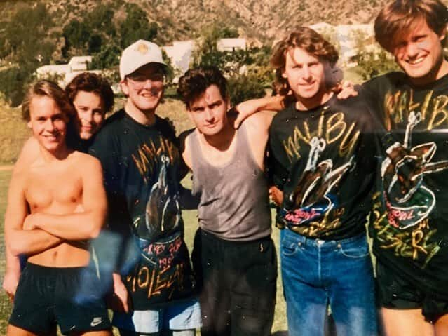 チャド・ロウのインスタグラム：「Happy Thanksgiving from Turkey Bowls past! 🦃🏈 Clearly I needed seconds🍽😜 @joshkerns @roblowe @charliesheen」