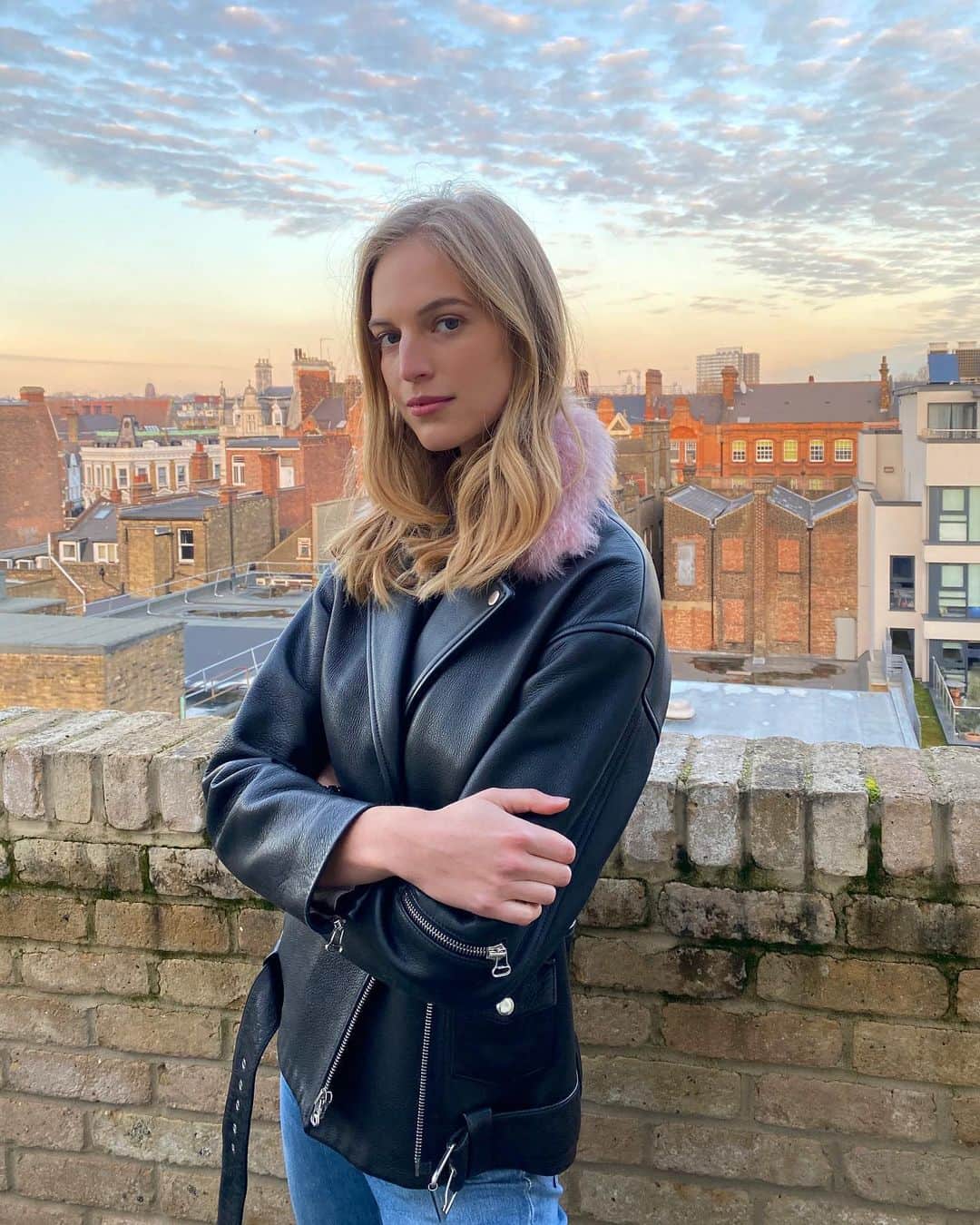ヴァネッサ・アクセンテのインスタグラム：「🌆」