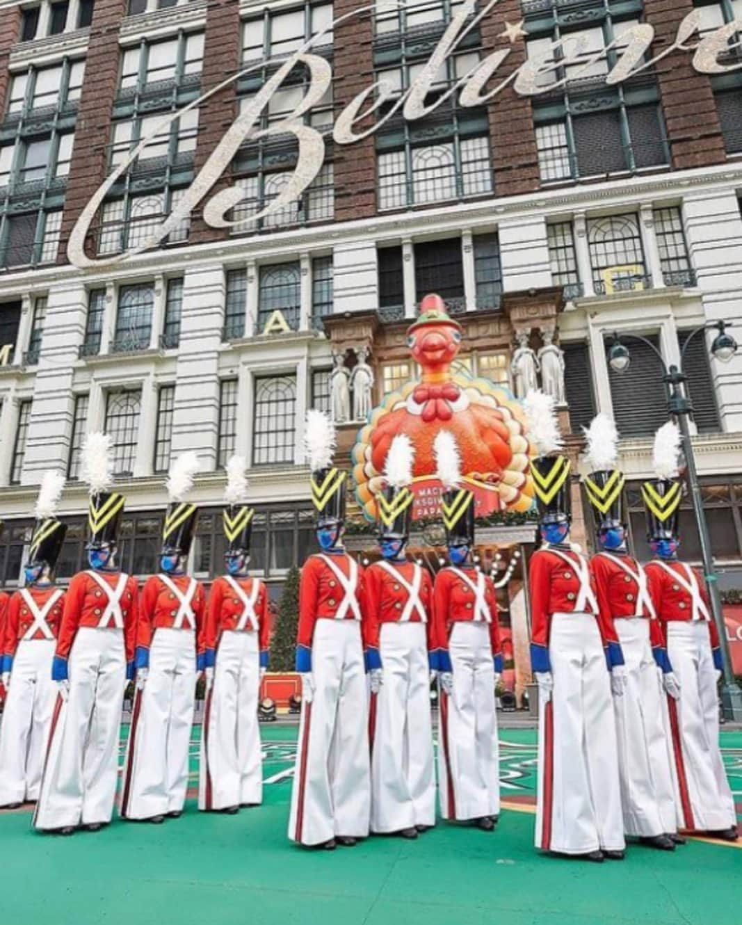 アビー・リー・ミラーさんのインスタグラム写真 - (アビー・リー・ミラーInstagram)「Thanksgiving is Green bean Casserole, the smell of Turkey in the oven, watching the Macy’s Day Parade for one of my own students performing in a featured new B’way show or searching for their legs in the line of Radio City Rockettes before the arrival of Santa Claus which set my Broadway Baby off barking at the TV! Then I had to hold her down during the Annual Dog Show! I usually ordered costumes all day & went to the movies, but for many years I boarded a bus with friends from the studio to travel to see those shows & visit those students at their stage doors! Today, the TV will have to do!  Grateful!!!   #thanksgiving #thankful #professionalworkingdancer #abbyleedancecompany #losangeles #abbyleemiller #abby #abbylee #aldcla #la  #pittsburgh #aldcpgh #pa #cambellssoup #radiocity #broadway #newyorkcity #dogshow #broadwaybaby」11月27日 5時48分 - therealabbylee