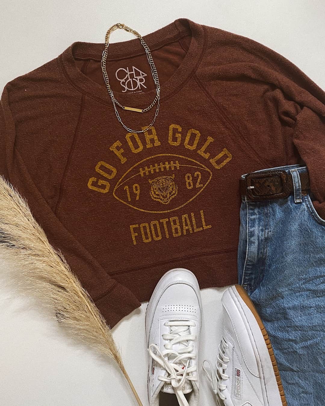 チェイサーのインスタグラム：「the best thanksgiving outfits are the comfy ones❤️ + you have to support your team!👏🏽🏈 //// #chaserbrand #fallfashion #thanksgivingfashion #thanksgivingoutfit #thanksgivingstyle #footballoutfit #footballfashion #comfystylegoals #:CHA5550」