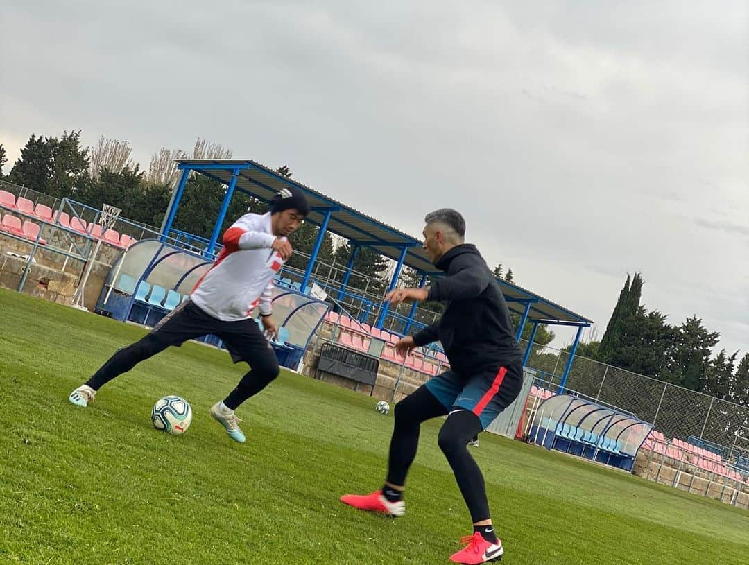 香川真司さんのインスタグラム写真 - (香川真司Instagram)「Training with @danitorresr 🇯🇵🇨🇴 We are well prepared👍 Entrenando con @danitorresr  Estamos preparados!  #sk23 #teamsk」11月27日 5時55分 - sk23.10