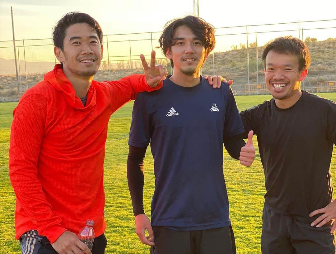 香川真司さんのインスタグラム写真 - (香川真司Instagram)「Training with @danitorresr 🇯🇵🇨🇴 We are well prepared👍 Entrenando con @danitorresr  Estamos preparados!  #sk23 #teamsk」11月27日 5時55分 - sk23.10