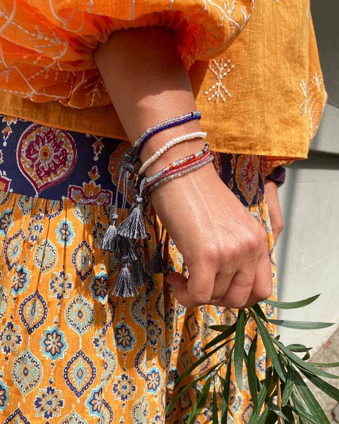 ミーガンパークのインスタグラム：「NEW! // semi precious gem stone bracelets, available in carnelian, florite, rhodonite, fresh water pearl, lapis, labradorite and multi gem. Wear layered or on their own, these are perfect little gift this festive season. Find them in store and online x」