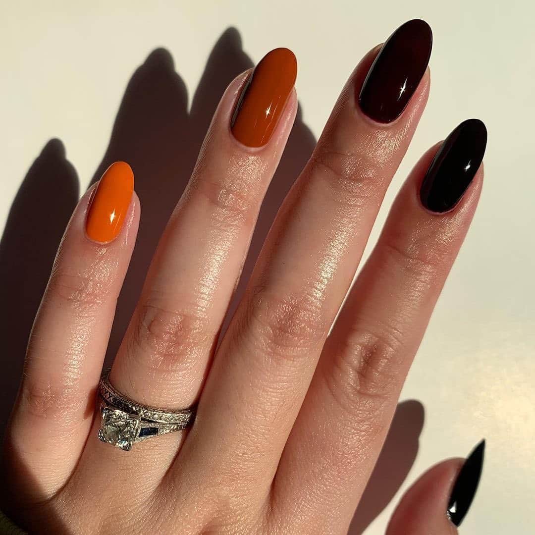 OPIさんのインスタグラム写真 - (OPIInstagram)「#SkittleNails Thanksgiving edition 🧡🖤 Shades: #HaveYourPanettoneandEatItToo, #MyItalianisaLittleRusty, #ComplimentaryWine, #LincolnParkAfterDark and #BlackOnyx. By: @nailartbysig  #OPIObsessed #ColorIsTheAnswer #NOTD #NailSwag #NailsOfInstagram #NailsOnFleek #NailPolish #Nails #OPI」11月27日 5時55分 - opi