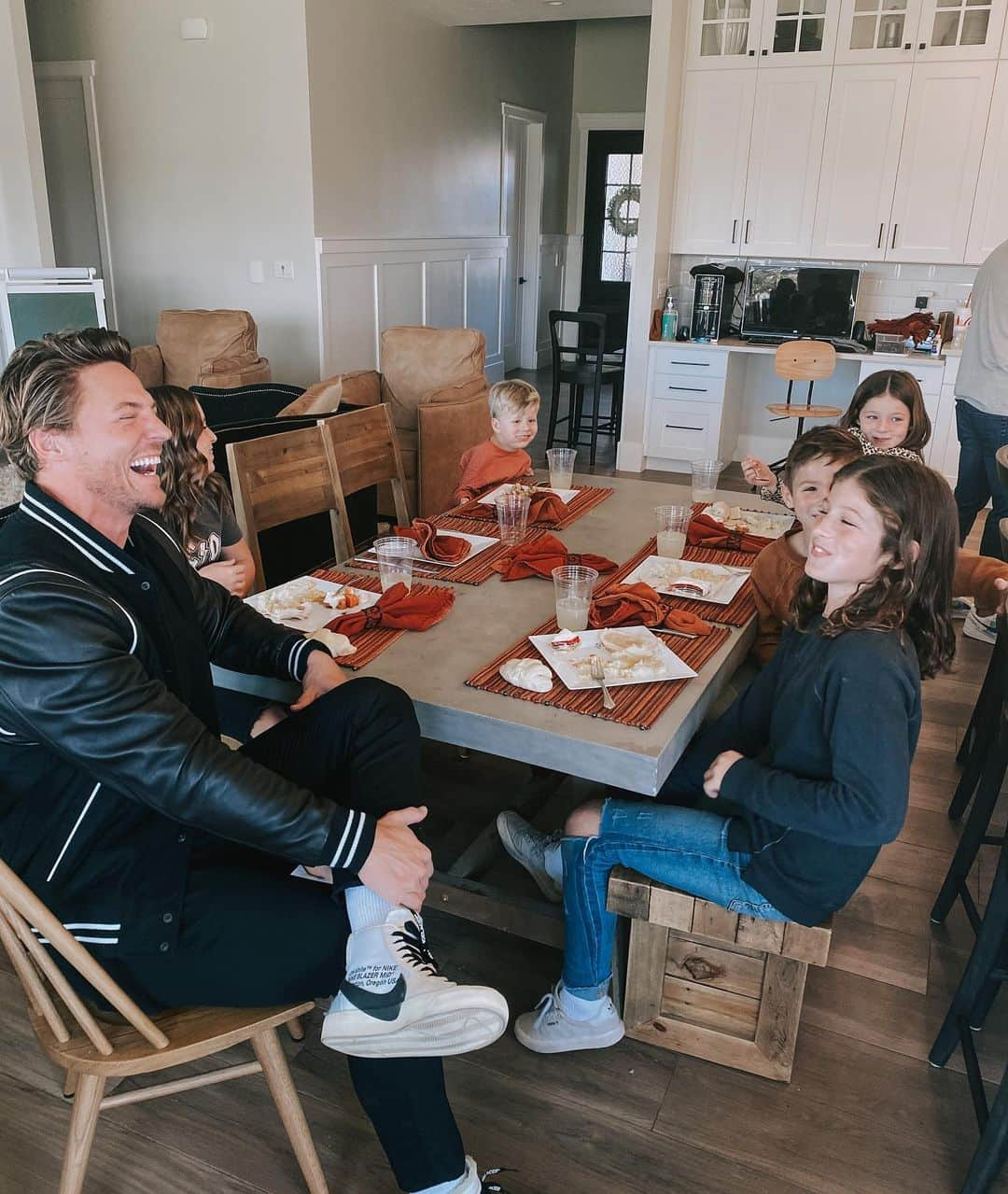 スティーブ・クックさんのインスタグラム写真 - (スティーブ・クックInstagram)「Thankful for a seat at the cool kids table this year! Happy thanksgiving」11月27日 5時57分 - stevecook