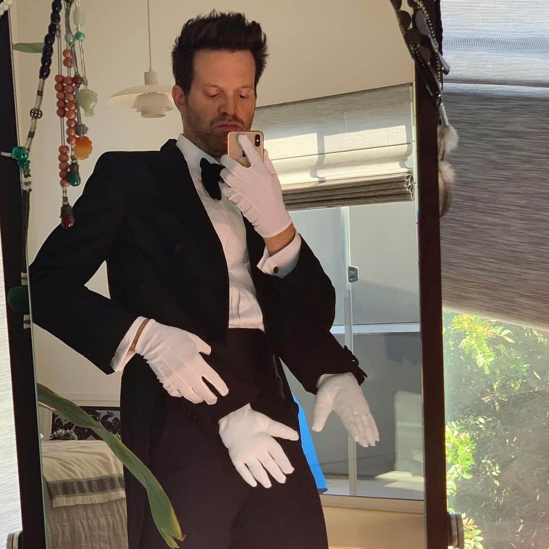 のインスタグラム：「I'm done with 2020 so I'm giving you 21% OFF everything (almost) and a free keychain through Monday when you use the code RARE21 👋🏼 link in story」